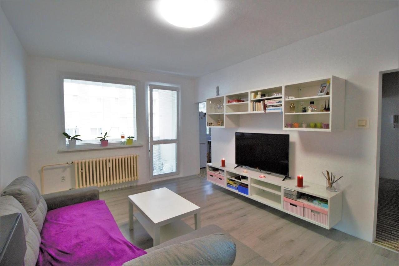 Cozy, Bright Room With Free Parking Bratislava Exterior photo