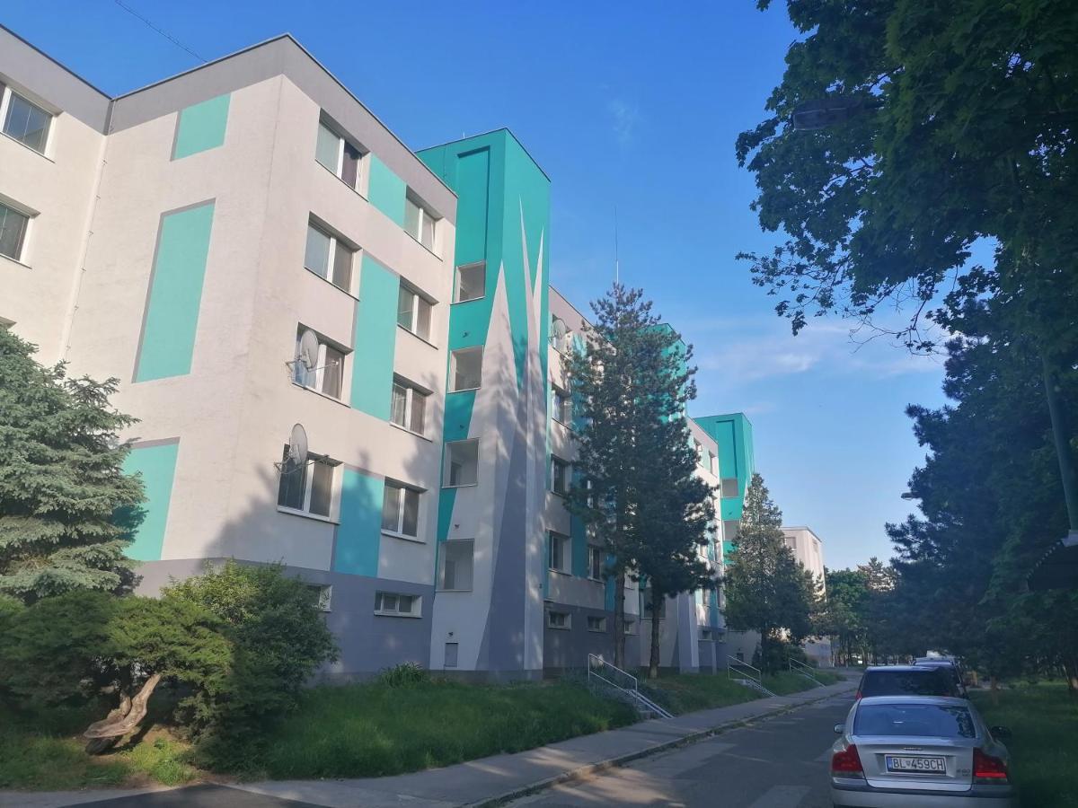 Cozy, Bright Room With Free Parking Bratislava Exterior photo